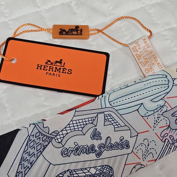 Hermès Pink And White Silk Twilly Scarf NWT And Box - Picture 3 of 10